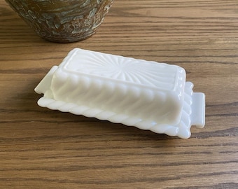 Mantequera vintage de vidrio opalino Fostoria Colony de la década de 1950, modelo Foscolm con diseño en espiral.