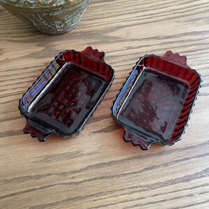 Juego de 2 platos para aperitivos de cristal rojo rubí Royal Ruby de Anchor Hocking, estilo vintage, con diseño de explosión estelar.