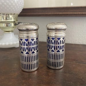 Vintage Kobalt Blau Glas Salz & Pfefferstreuer Silber Platte Filigree UK