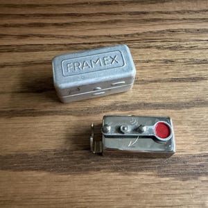 Mechaniczny samowyzwalacz do aparatu Framex Vintage z etui, wyprodukowany w Niemczech