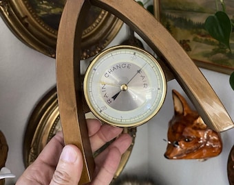 Barometro meteorologico vintage di metà secolo, barometro da tavolo in legno