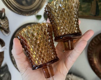 Portacandele votivi vintage Homco in vetro ambrato con perno e punta di diamante in vetro