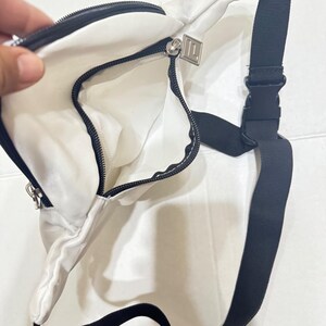 VTG jaren 80 Fila witte nylon heuptas heuptasje crossbody logo wit zwart bandje afbeelding 4