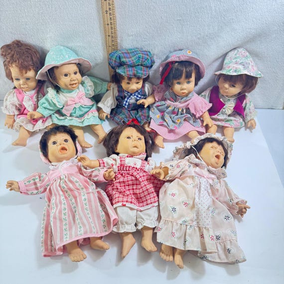 Vintage Gi-go Palm Pals Bean Bag Baby Dolls Lot of 8 Various