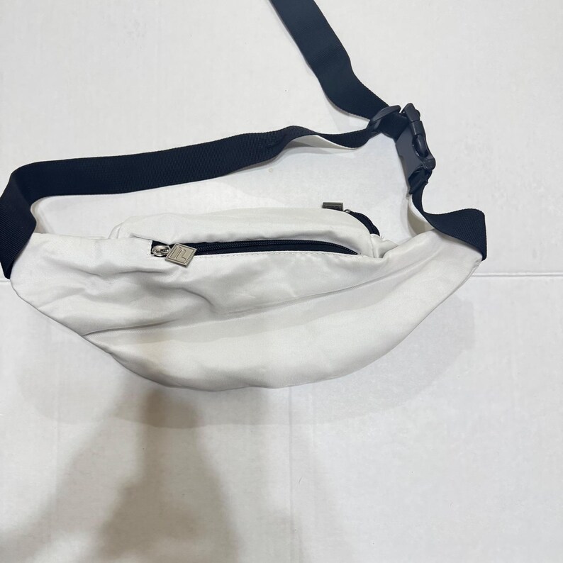VTG jaren 80 Fila witte nylon heuptas heuptasje crossbody logo wit zwart bandje afbeelding 5