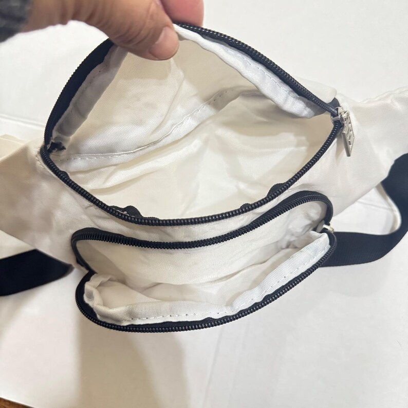 VTG jaren 80 Fila witte nylon heuptas heuptasje crossbody logo wit zwart bandje afbeelding 3