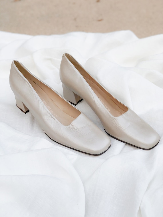 Vintage pearlescent taupe leather square toe pumps