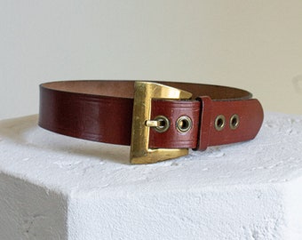 Vintage brown leather and gold buckle belt // 27-30" (2391)