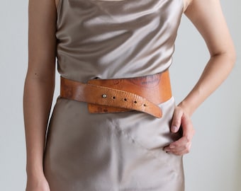 Vintage tan distressed leather wrap belt // 29-33" waist (2398)