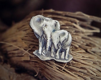 Elephant Mom and Baby, Brooch in Sterling Silver 925, Elephant Breast Pin, Silver Elephant Clasp Clip, African Elephant Fastening Badge