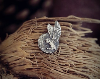 Night Owl with Moon Mini Brooch in Sterling Silver, Owl Breast Pin, Forest Bird Pin, Silver Clasp Clip, Fastening Badge, Hedwig Owl Pendant