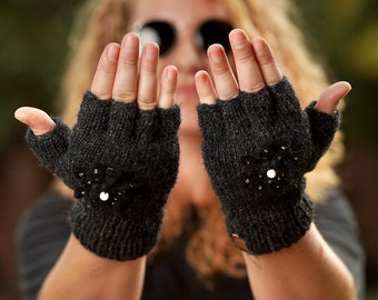 Beautiful Black Color Gloves with Flower