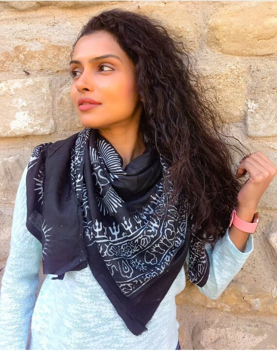 Om printed cheap shawl