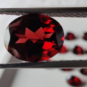 GARNET/QualityAAA+/Oval/faceted/size/6x4mm/7x5mm/8x6mm/9x7mm/natural Mozambique garnet/price per piece or lot