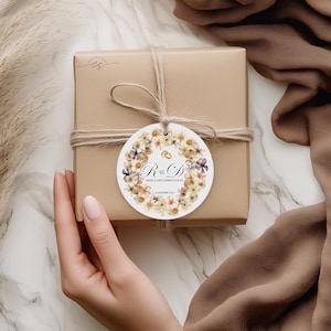15 Tag FIORI tondo forato Personalizzato per bomboniere. Ideali per Matrimonio, Anniversario. 100% FATTI A MANO
