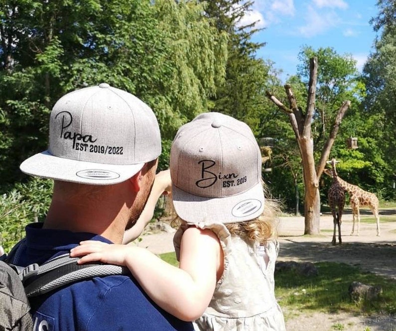 Cap Set mit Aufschrift personalisiertes Cap Stickerei Vatertag Geschenk Papa Dad Son Bild 1