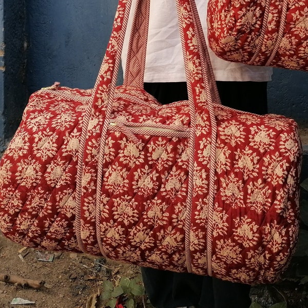 Sac de week-end matelassé indien, Sac à main en coton bio, Sac rouge à fleurs, Mode durable, Sac de sport fourre-tout