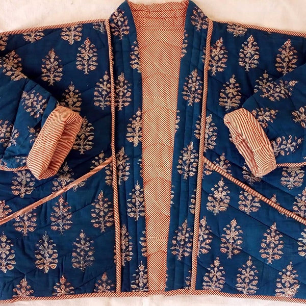 Biologische gewatteerde katoenen kimono, omkeerbare Indiase blokprint, botanische Indiase quilt dames, handgemaakt, ethisch indigoblauw Slow fashion, rood