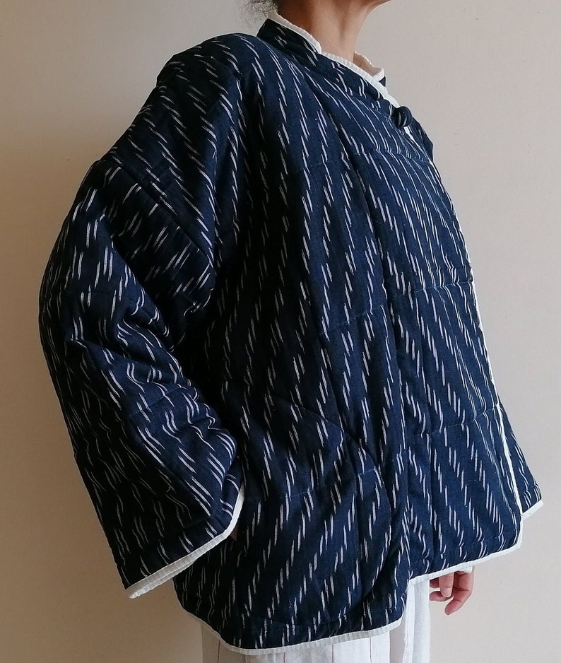 Ikat Organic Quilted Cotton Workwear Jacket, Reversible Indian Pocket Jacket Gift, Navy Blue Quilt Women, Handmade Gift, Seersucker Cream zdjęcie 3