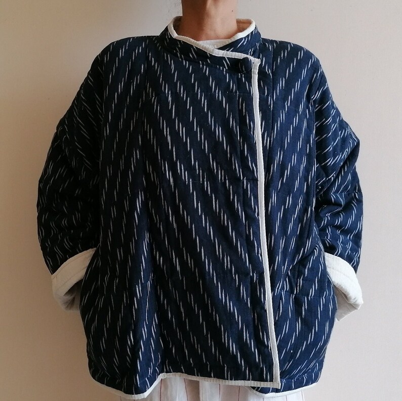 Ikat Organic Quilted Cotton Workwear Jacket, Reversible Indian Pocket Jacket Gift, Navy Blue Quilt Women, Handmade Gift, Seersucker Cream zdjęcie 1