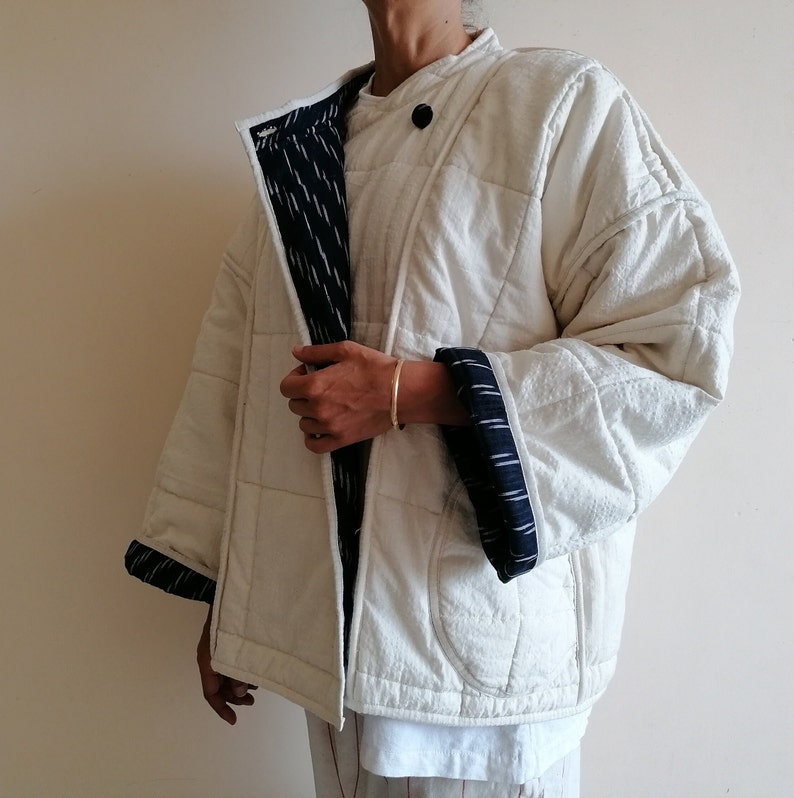 Ikat Organic Quilted Cotton Workwear Jacket, Reversible Indian Pocket Jacket Gift, Navy Blue Quilt Women, Handmade Gift, Seersucker Cream zdjęcie 5