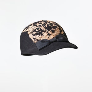 Ash - Cappellino da baseball, Cappello da donna, Cappello con motivo a gatto, Cappellino da baseball con applicazione e fiocco, Cappello fatto a mano