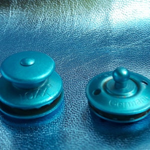 LOXX in color in a dreamy turquoise