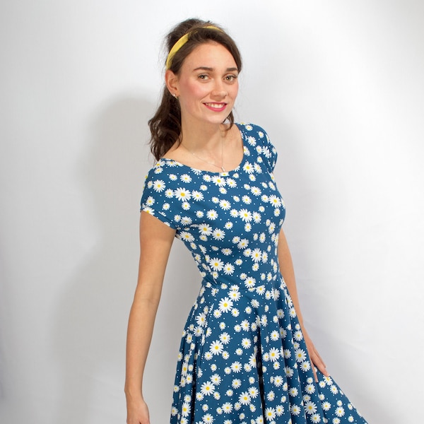 Kleid "Lory Blumen blau"  Daisy Sommerkleid  Rockabilly Knielanges Kleid  Damen swing Tanzkleid Tellerrock bedruckt Gänseblumen