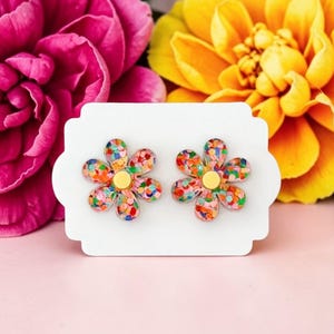 Daisy Flower Stud Earrings : Celebration Glitter Daisy Earrings, Vibrant Daisy Flower Earrings, Flower Studs