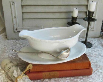 hübsche alte Sauciere, Soßenschüssel, gemarkt; nice old sauciere, gravy boat white; Vintage, european Brocante