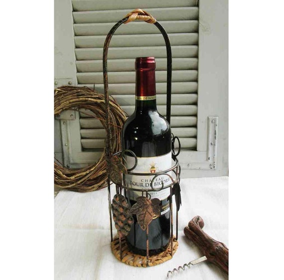 Flaschenkorb Flaschenträger aus Metall mit Weinlaub Frankreich; bottle basket bottle carrier metal with wine leafes France; french brocante
