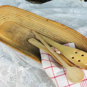 old fermentation basket with wooden floor, bread basket, bread baking basket; old fermentation basket breadbasket, GERMAN; german vintage and brocante; country kitchen