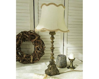 elegante Tischleuchte, Fuß aus Messing, Stoff-Schirm; big table lamp, brass foot, fabric lampshade; Landhaus, german brocante vintage