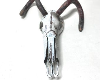 Escultura de cuerno largo de cobre esmaltado