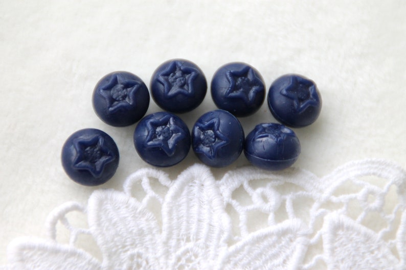 8 St Acrylic Miniatures Blueberry 11 mm