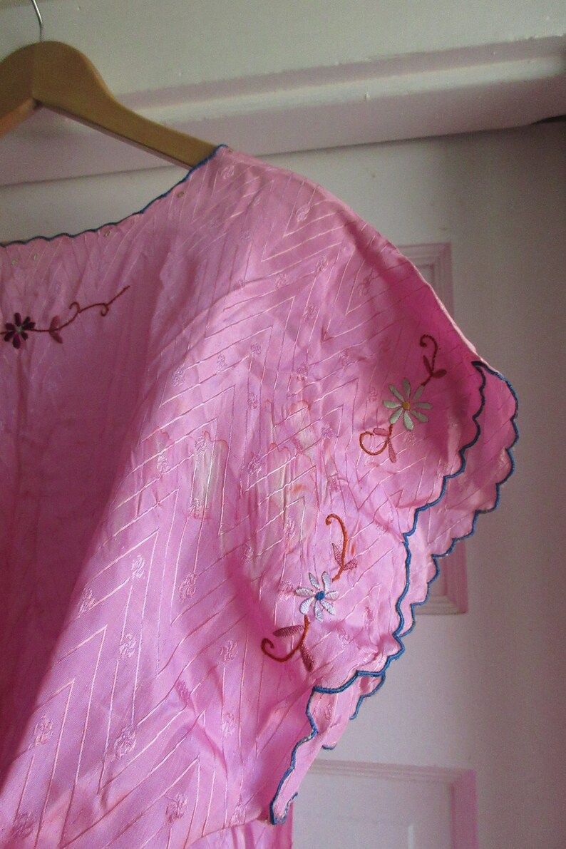 Vintage Pink Floral Embroidered Robe