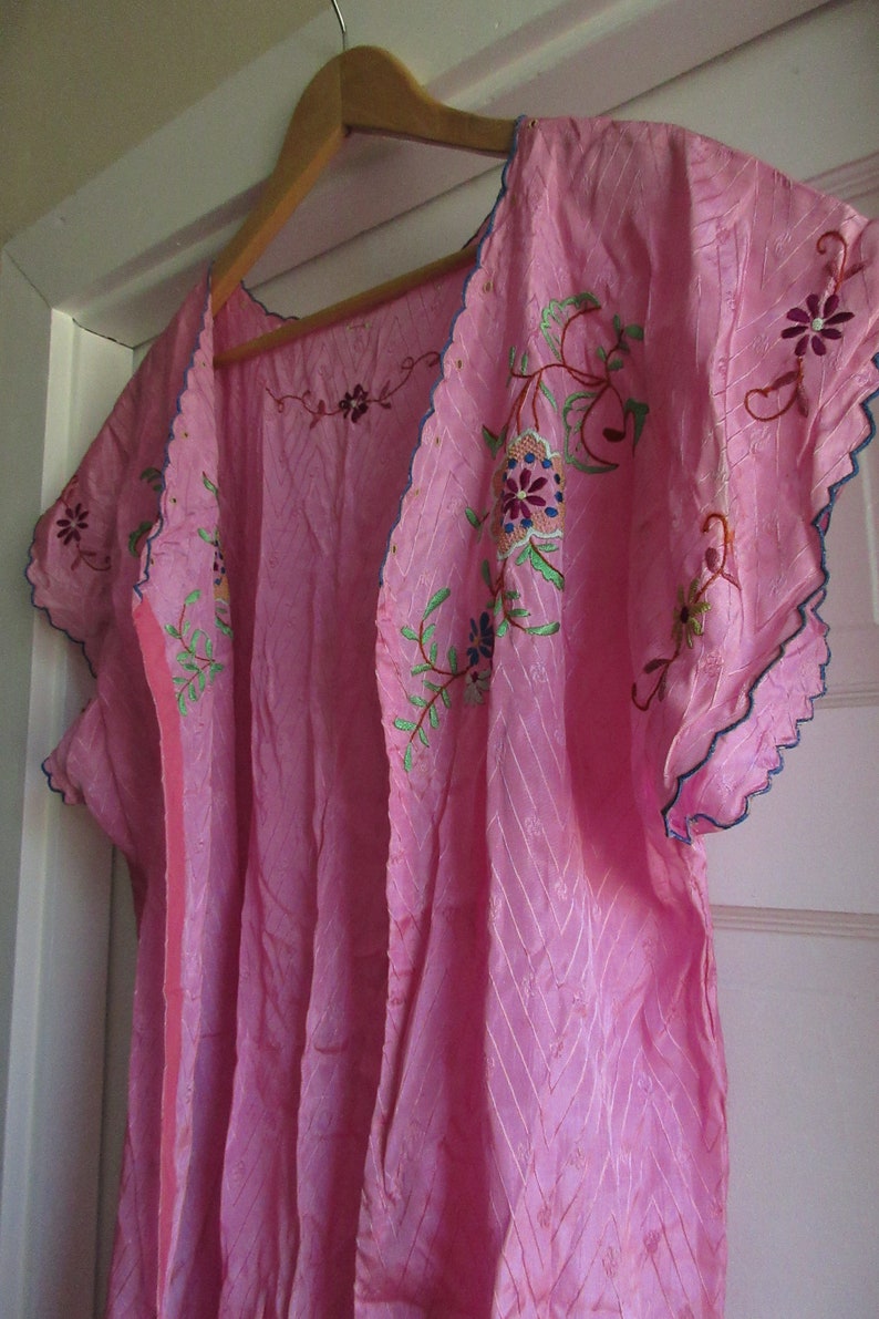 Vintage Pink Floral Embroidered Robe