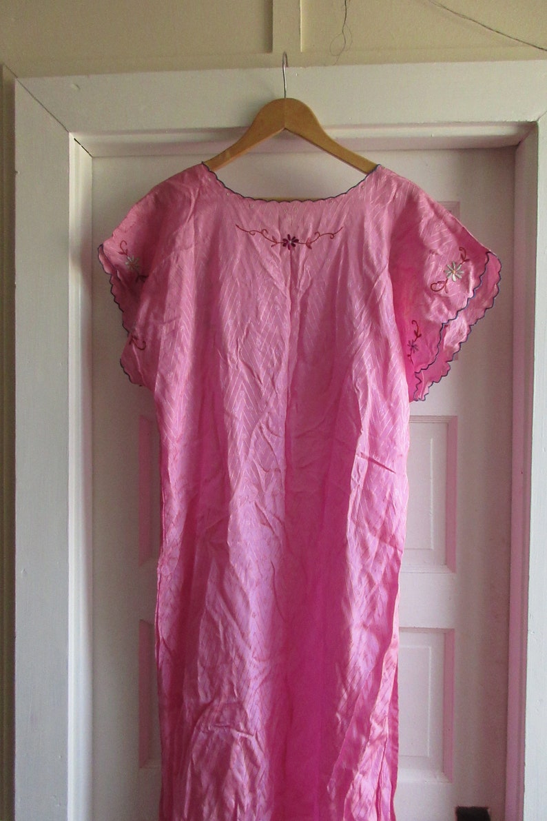 Vintage Pink Floral Embroidered Robe