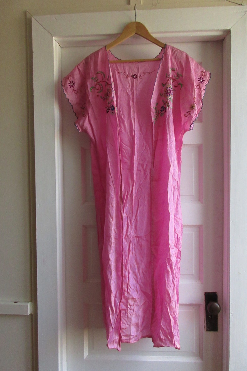 Vintage Pink Floral Embroidered Robe