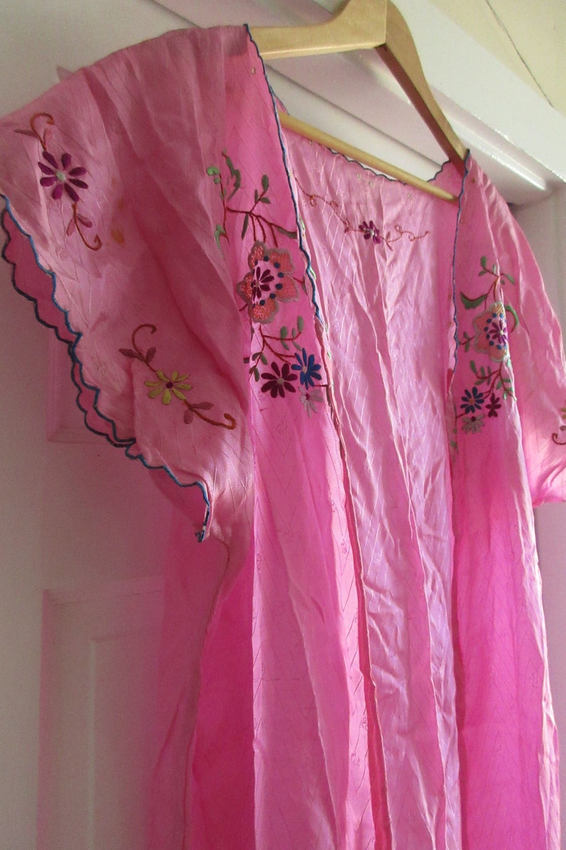 Vintage Pink Floral Embroidered Robe