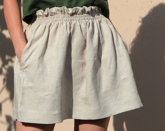 Minigonna in lino a vita alta con coulisse LUCY, gonna beige basic con tasche, capo estivo in lino per tutti i giorni, moda sostenibile, etica e artigianale a ritmo lento