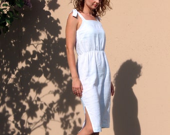 Abito in lino bianco ANA, abito midi estivo senza maniche in lino con spalline annodate, abito con nodi sulle spalle e spacchi, moda etica realizzata in modo sostenibile