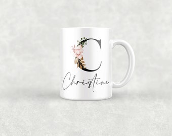 Tasse mit schönem Monogramm und Ihrem Wunschnamen personalisiert