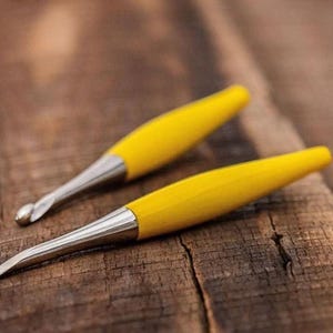 YELLOW Furls Crochet Hook, Odyssey Nickel Plated, Discontiuned, Rare, New