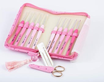 Tulip Etimo Rose Lace Crochet Hook Set TEL-001E | Tulip Crochet Hooks Ergonomic Pink Hook Set Steel Lace Hooks Gift for Crocheter Japan