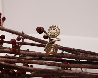 Handmade Hammered Brass Spiral Ring: Vintage Boho Amulet