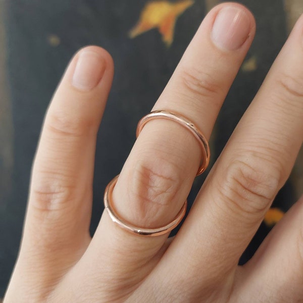 Schwanenhals Ring mit gehämmerter Fingerschiene aus Silber, Messing oder Kupfer