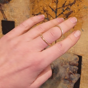 Hammered Brass Finger Splint Ring: Swan Neck Support
