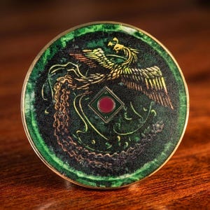 Spilla smaltata a specchio Phoenix - Oggetto da collezione del gioco Shenmue / Distintivo da bavero stampato UV / Oggetto della missione di Ryo Hazuki / Sega Dreamcast / Spilla da gioco retrò