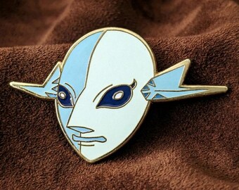Zora Mask Enamel Pin - Legend of Zelda Majora's Mask Pin, Gold Metal, Collectible Video Game Lapel Pin, Cosplay Accessory, Gamer Gift